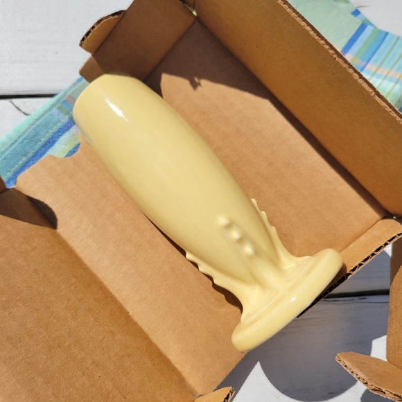 Fiesta Bud Vase Yellow Post 86 NWT/NIB ~ Fiestaware ~ - Picture 4 of 16